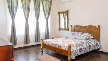 2 bedrooms, desk, free WiFi, bed sheets