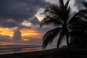 Am Strand, Liegestühle, Strandtücher