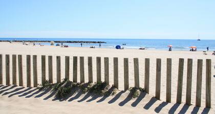 Luxury brand new appartment 40 m away from a large sand beach