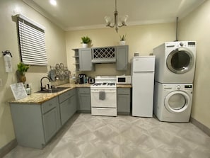 Refrigerador, microondas y horno