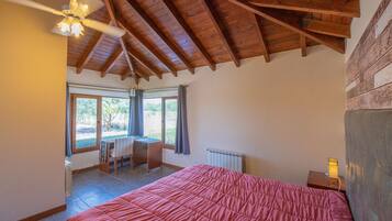 3 dormitoris, escriptori, planxa i posts de planxar i wifi gratuïta