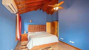 3 habitaciones, escritorio, tabla de planchar con plancha y wifi gratis