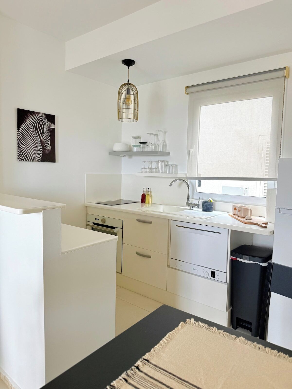 Kühlschrank, Mikrowelle, Ofen, Geschirrspüler