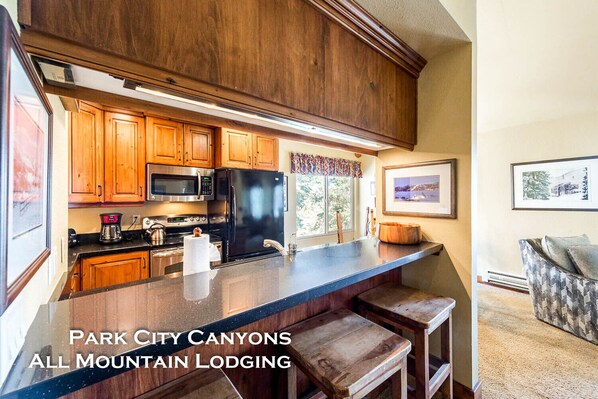 Fridge, microwave, oven, stovetop - New Listing for 2022/23 Hidden Creek 22B: Overlooks the golf course, Walk to the Cabriolet Lift. (Park City)