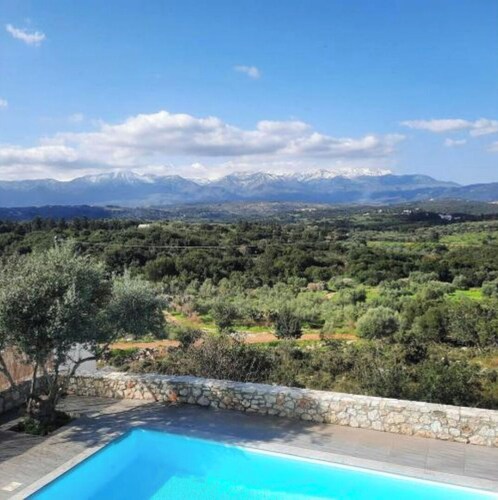 Cretan villa with views of the White Mountains