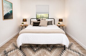 3 Schlafzimmer, Schreibtisch, Bügeleisen/Bügelbrett, Reisekinderbett