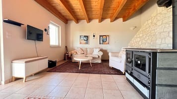 Smart-TV, Kamin, Bücher