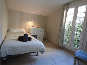 3 bedrooms, iron/ironing board, travel crib, free WiFi