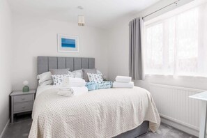 3 quartos, ferros/tábuas de passar roupa, Wi-Fi, roupa de cama