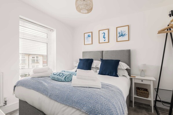 2 bedrooms, iron/ironing board, WiFi, bed sheets