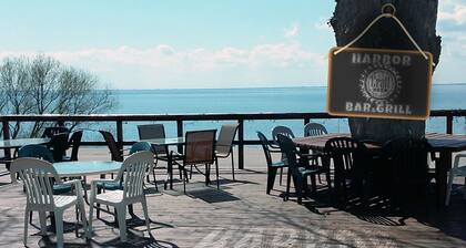 Secluded Lake House Retreat – Book Now!