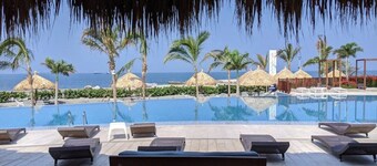 SANTA MARTA BEST OCEAN FRONT RESORT BUILDING FOR THE WHOLE FAMILY.