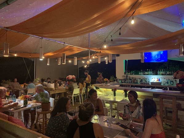 Bar (en el alojamiento)