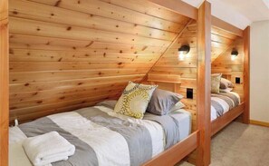 2 bedrooms, free WiFi, bed sheets, wheelchair access