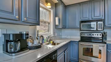 Frigorífic, microones, forn i placa de cuina