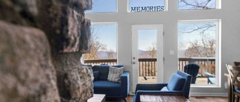 スマートテレビ、暖炉、テレビゲーム、テーブルサッカー台