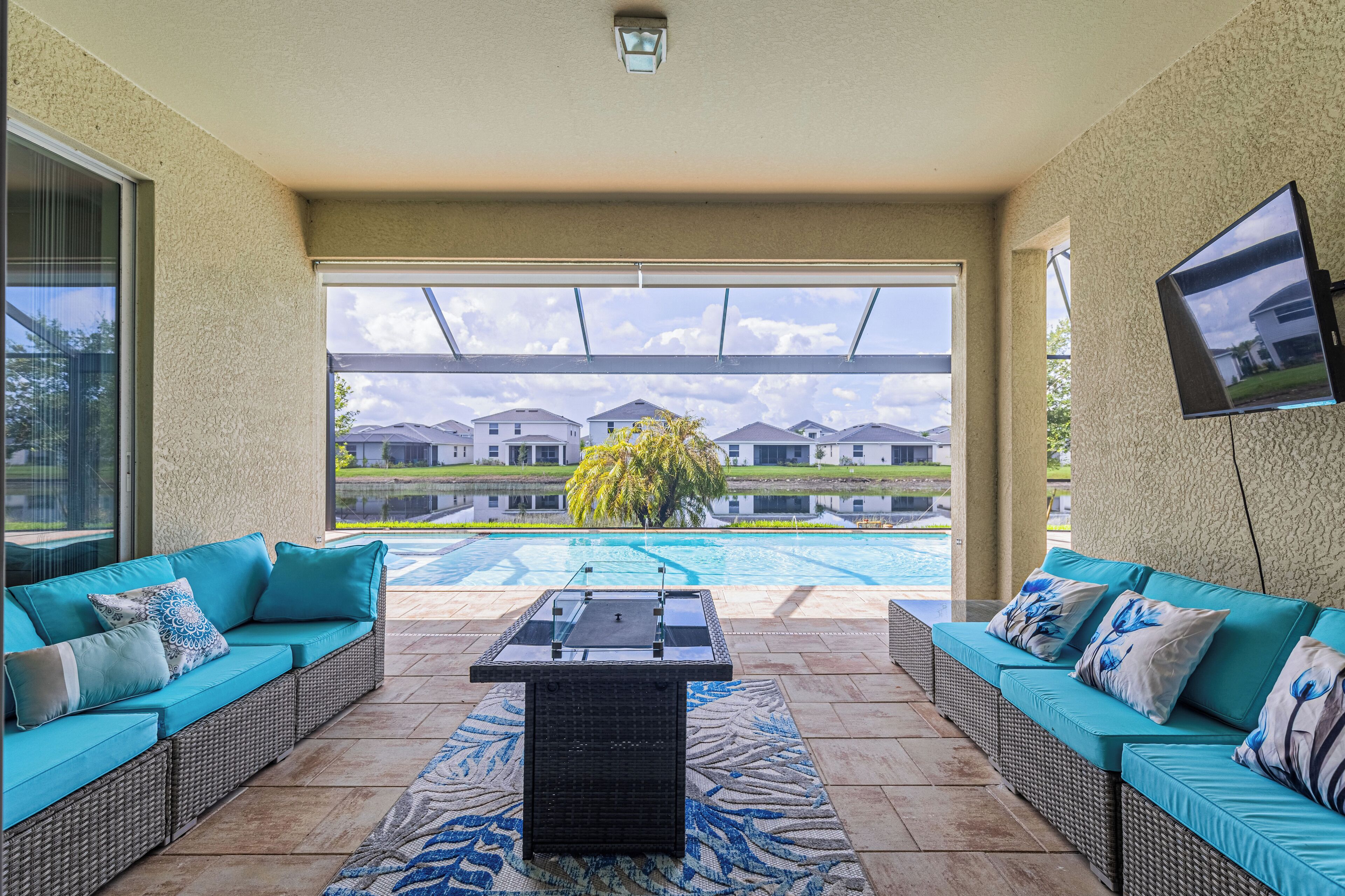 Close to Grocery - 30 minutes to Beach- Salt Pool/Hot Tub !