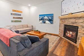 Télévision, cheminée