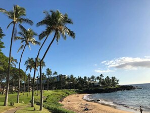 In Strandnähe, Liegestühle, Strandtücher