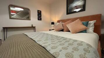 2 bedrooms, iron/ironing board, free WiFi, bed sheets
