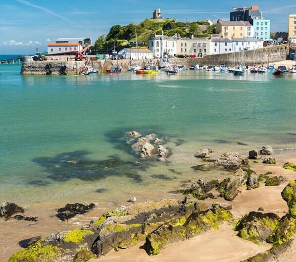 Beach - Entire townhouse hosted by Beni (Pembroke Dock)