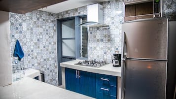 Frigorífic, microones i cafetera i tetera