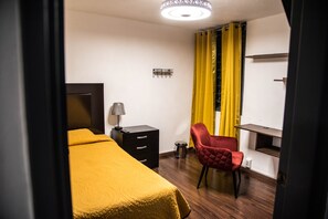 3 bedrooms, desk, iron/ironing board, free WiFi - Departamento La normal (Guadalajara)