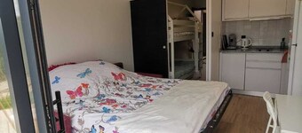 5' from the freeway, ideal for a family break