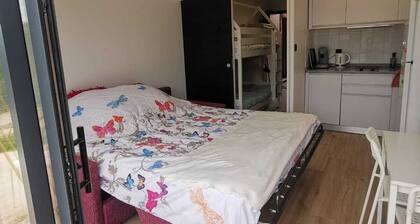 5' from the freeway, ideal for a family break