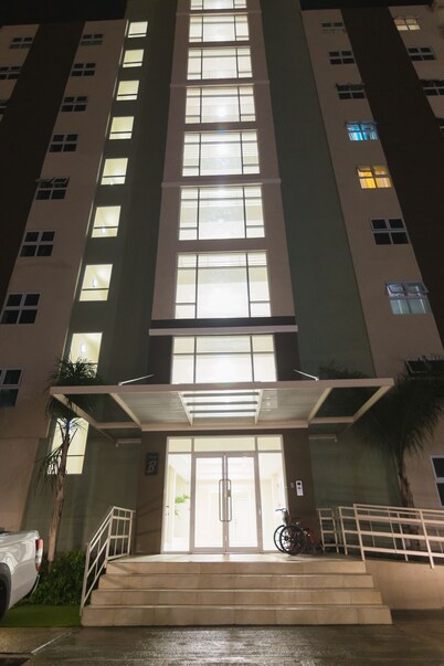 Luxurious 2 bed 2 bath in Kingston city center