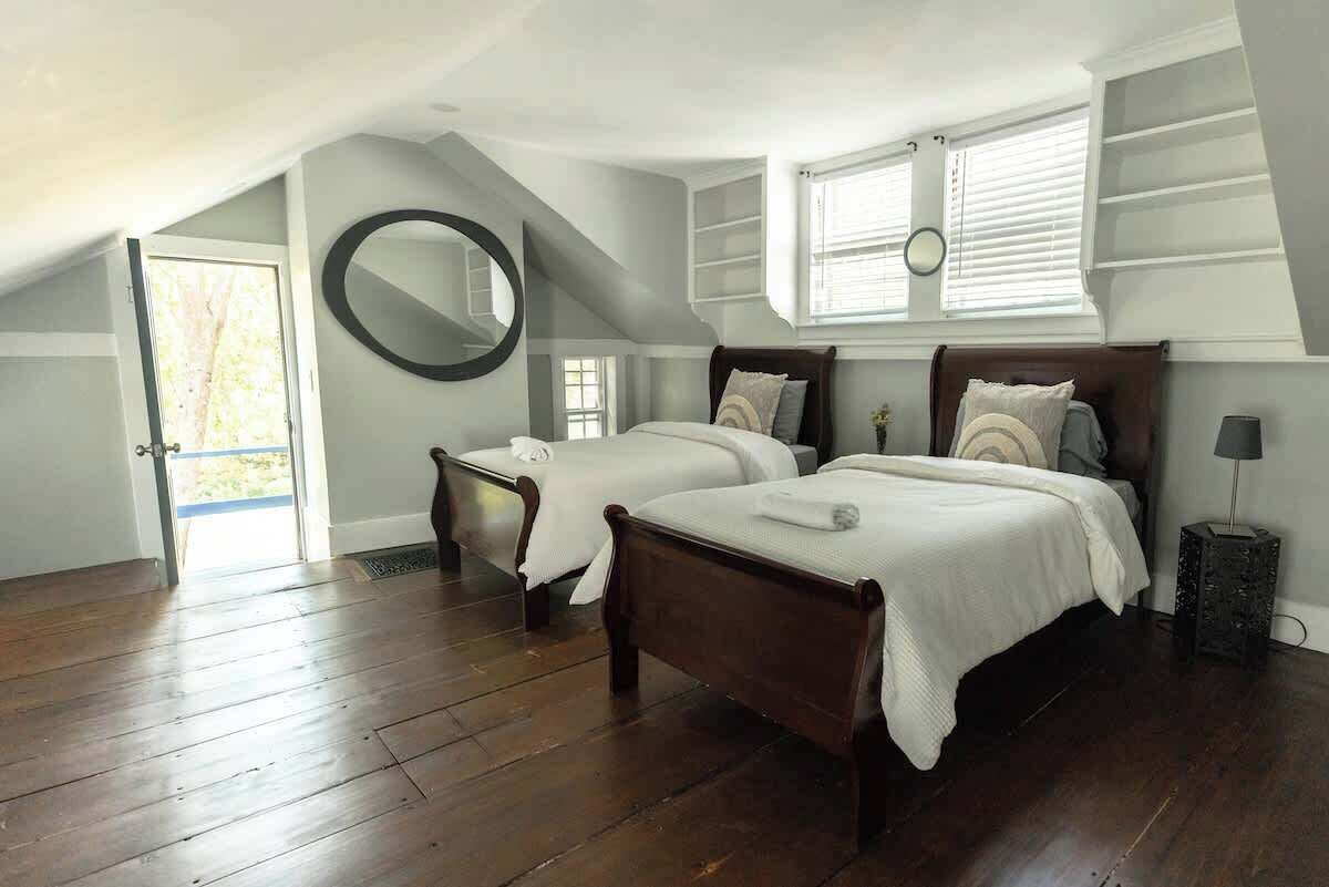 5 chambres, fer et planche à repasser, lit de bébé portatif, Wi-Fi