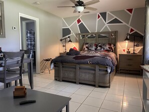 Skrivbord, strykjärn/strykbräda, resesäng och gratis wi-fi