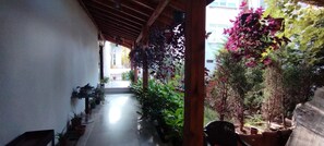 Pintu masuk properti