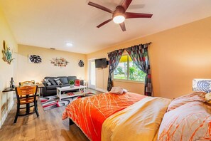 Escritorio, tabla de planchar con plancha, cuna de viaje y wifi gratis 