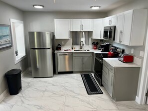 Frigorífic, microones, forn i placa de cuina 