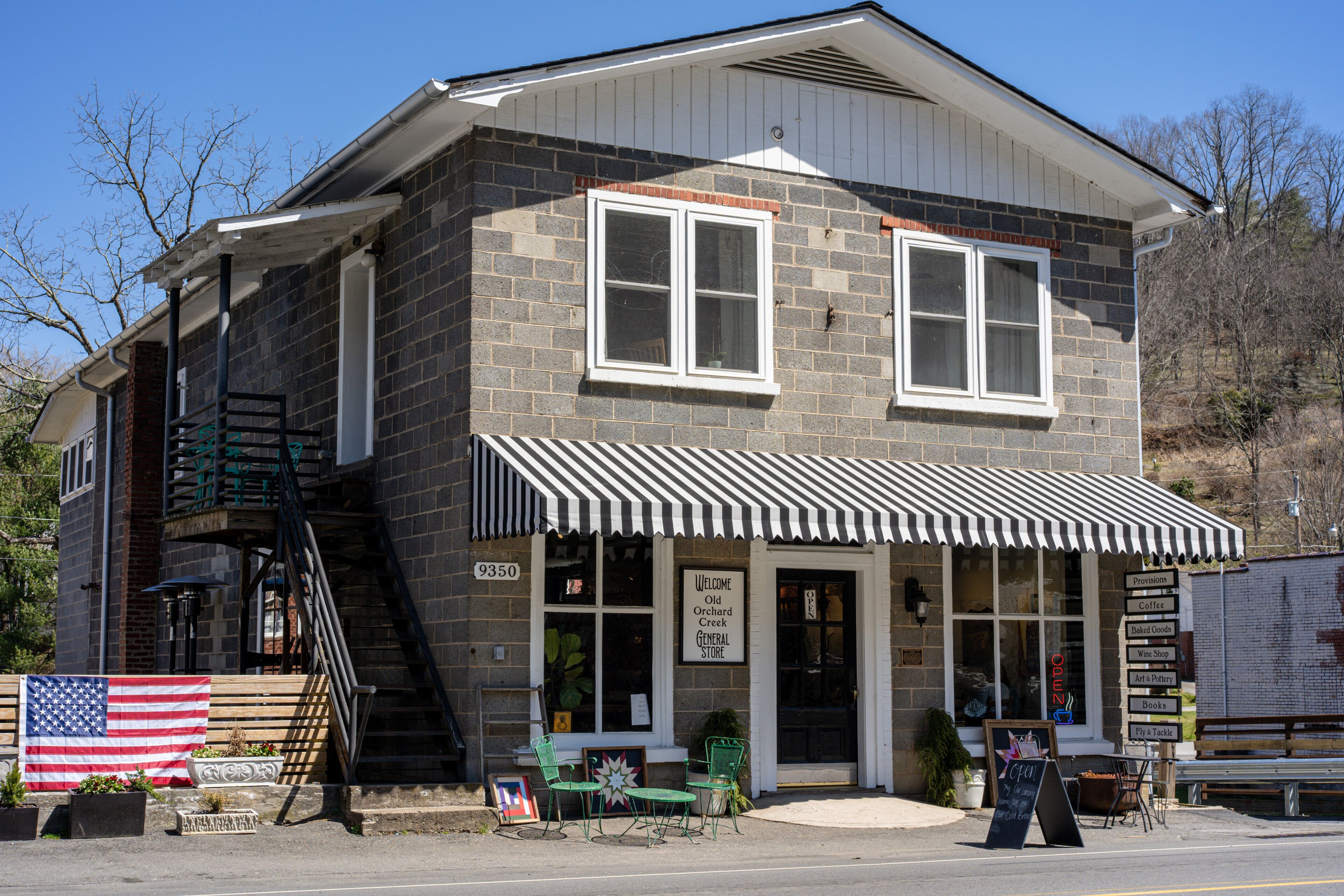 Cozy 1Bdrm Apartment Above Old Orchard Creek General Store