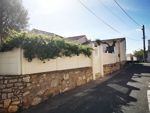 Property grounds - Magnificent gîte T2, 50 m2, shady garden, quiet, near pond and cures (BALARUC LE VIEUX)