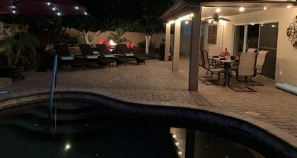 3 King Beds, Heated Pool!!
