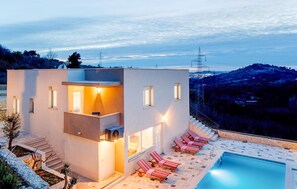 A heated pool - Stunning home in Klis (Klis)