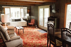 TV - Secluded cabin on private lake in beautiful Northern MN! (Gilbert)