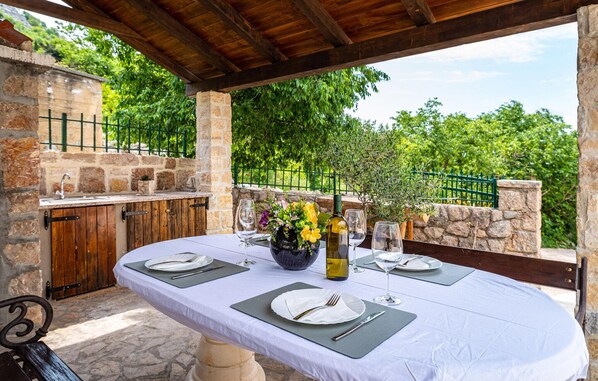 Outdoor dining