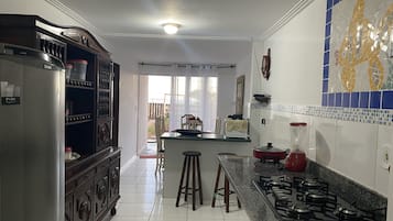 Full-sized fridge, microwave, stovetop, toaster