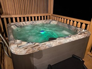 Bañera de hidromasaje al aire libre