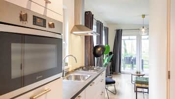 Fridge, stovetop, dishwasher, coffee/tea maker