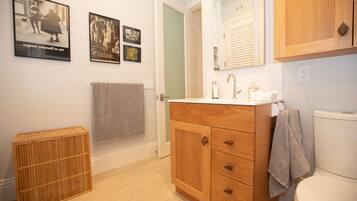 Combined shower/tub, hair dryer, towels, soap