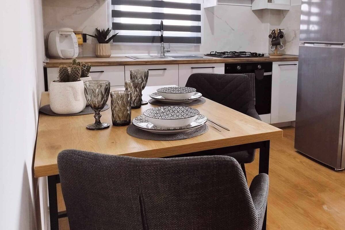 Appartement supérieur, 1 chambre, non-fumeur | Cuisine privée | Réfrigérateur grande capacité avec congélateur, un four