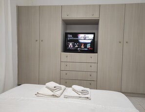 Apartamento conforto, 1 quarto | Cofres nos quartos, individualmente decorados