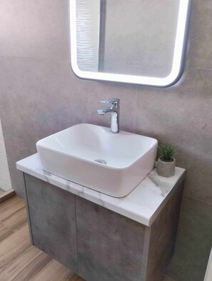 高級公寓, 1 間臥室, 非吸煙房 | 浴室 | 浴缸、提供毛巾、番梘、洗頭水