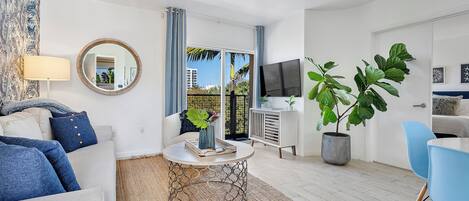 Smart TV, Netflix, books, streaming services