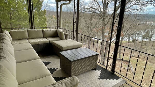 TV connectée, cheminée, lecteur de DVD